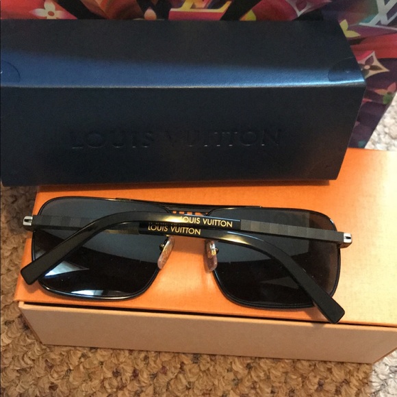 SOLD Louis Vuitton attitude sunglasses - Picture 3 of 3